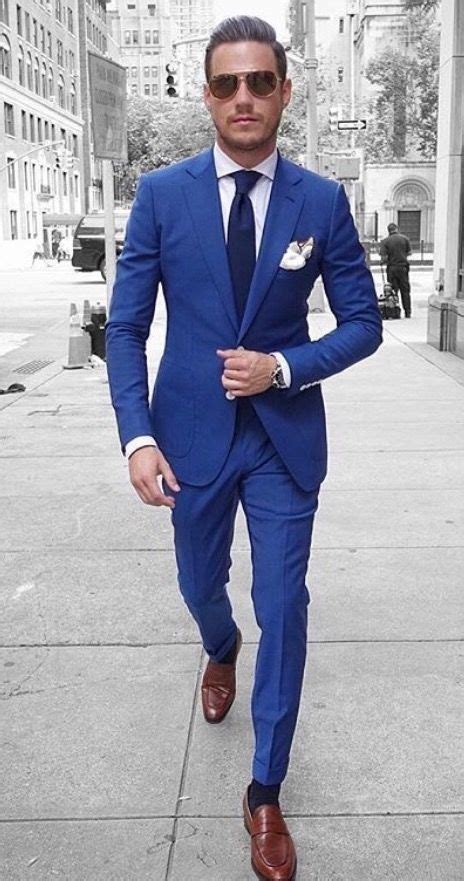 what color shoes with blue suit.